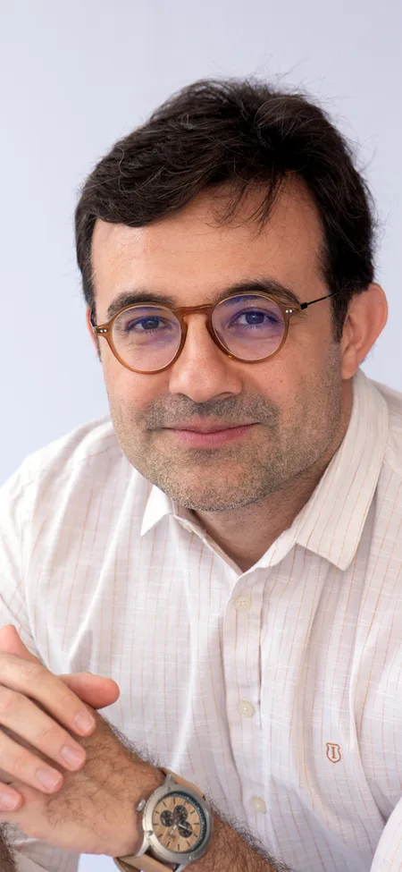 Dr. Fábio Minotti durante atendimento